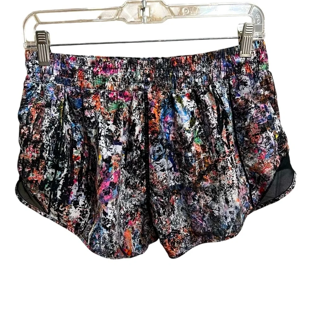 LULUEMON WOMENS HOTTY HOT LOW RISE VITALIZE BLACK MULTI COLORED MESH SHORTS 10